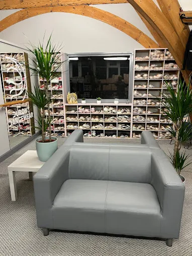 Dupont dancewear shop